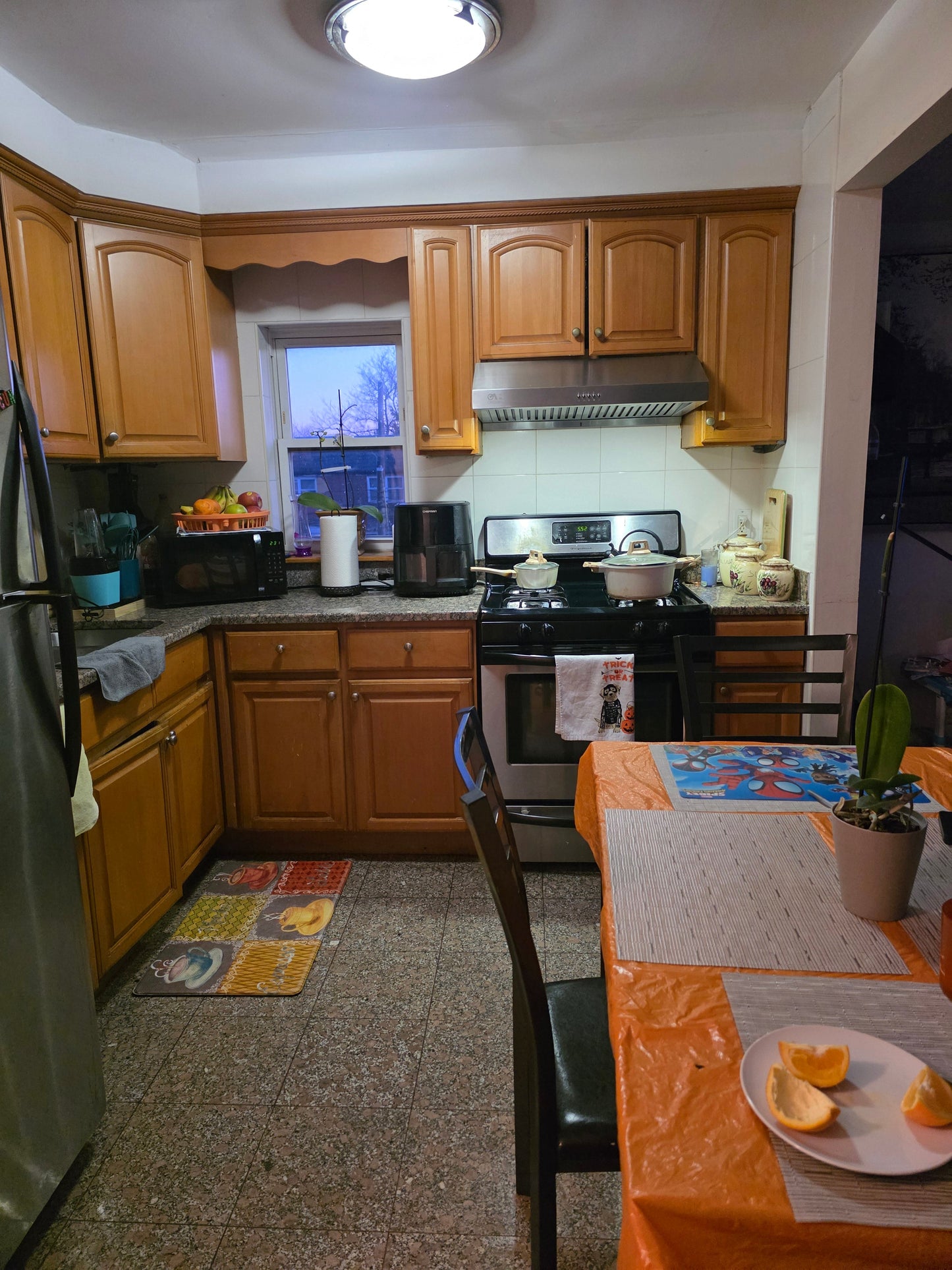 Partially Furnished Room in Queensboro Hill Queens – Quiet Family Home