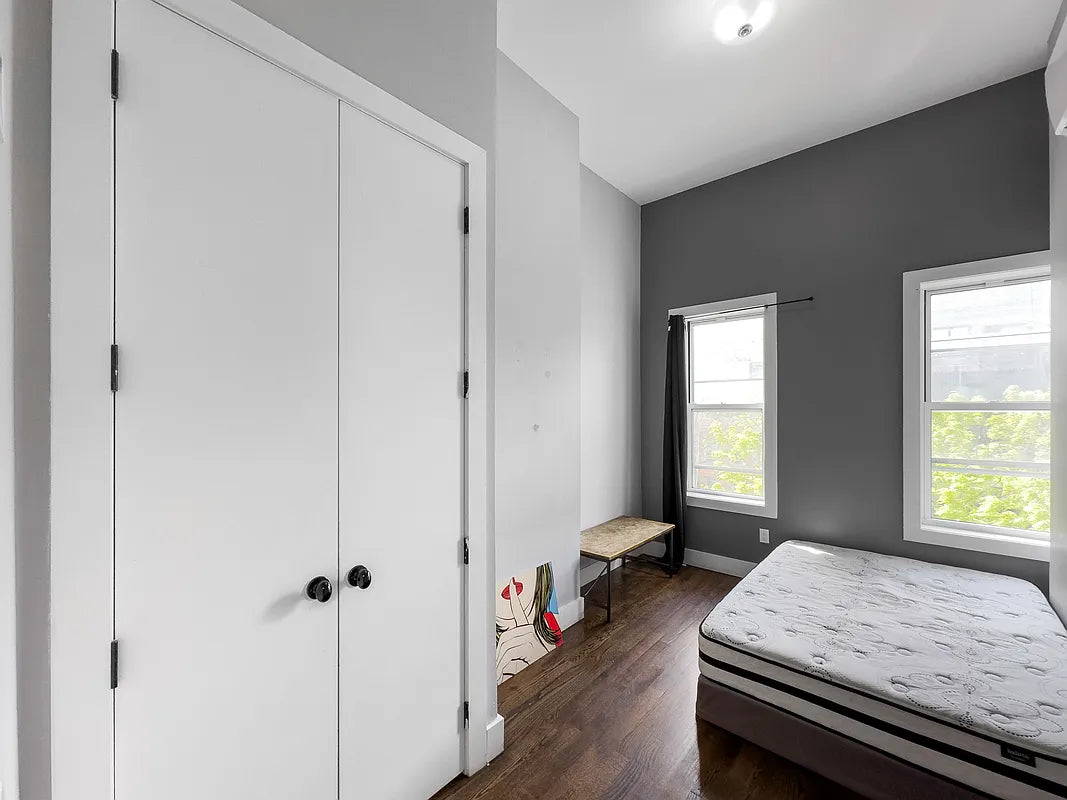 Modern 4-Bedroom Apartment in Crown Heights Brooklyn – Top Floor Unit