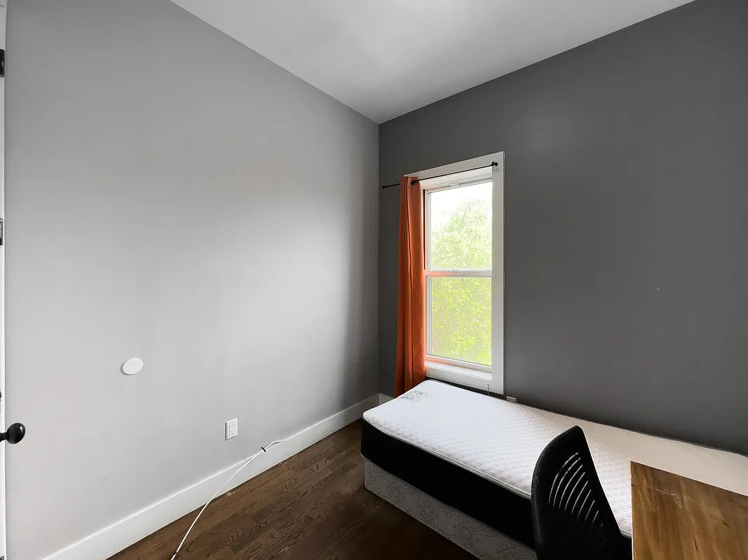Modern 4-Bedroom Apartment in Crown Heights Brooklyn – Top Floor Unit