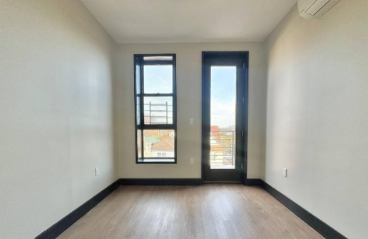Modern 1-Bedroom Apartment in Flatbush Brooklyn – Private Yard & Rooftop Access