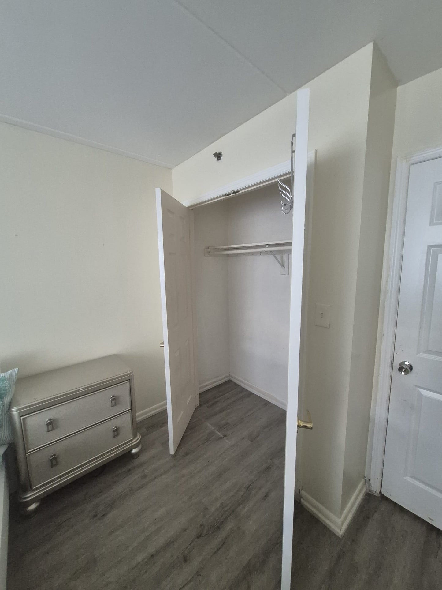 Spacious Furnished Room in Highbridge, Bronx – Between Manhattan 181st & Bronx 10452