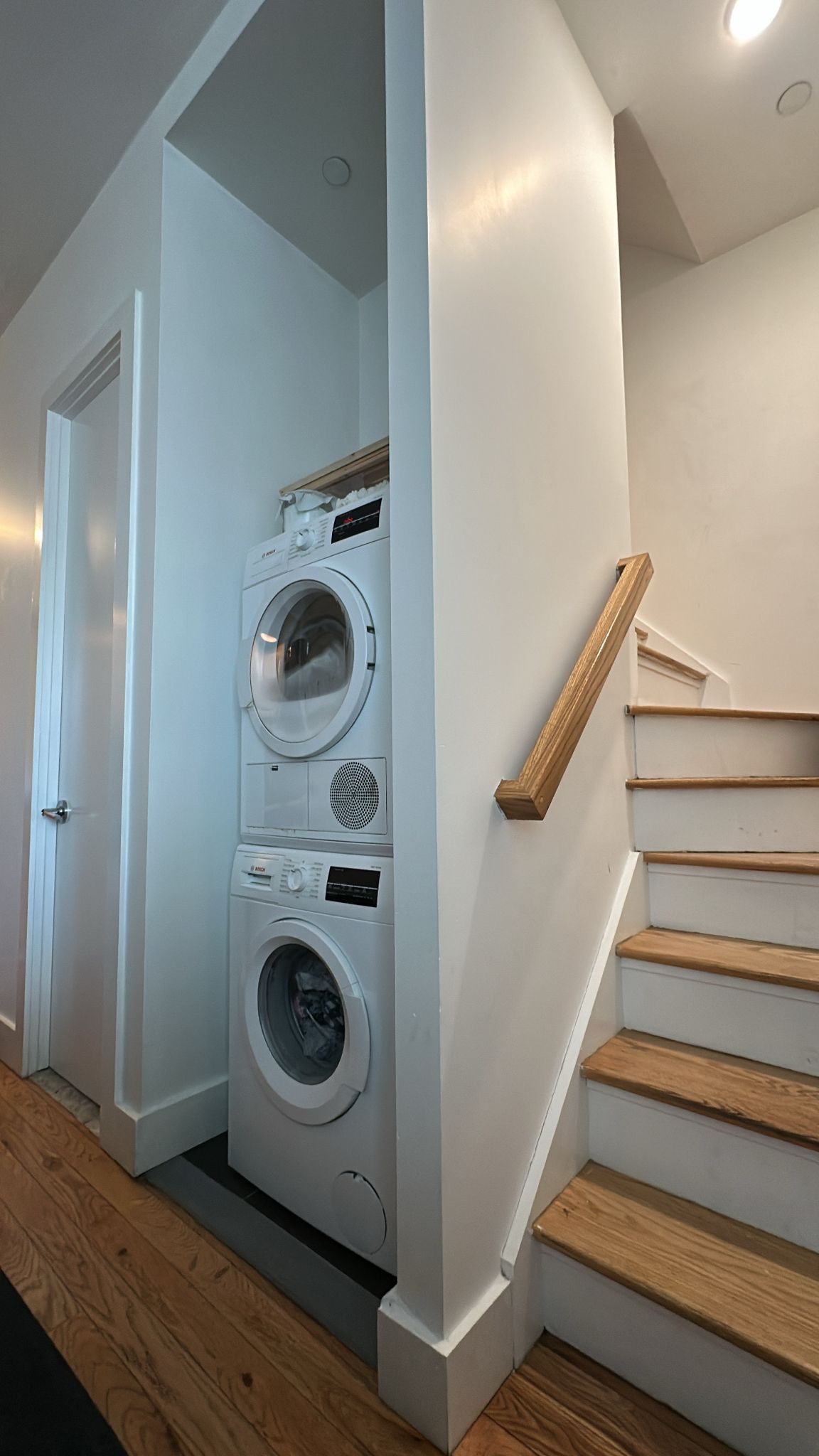 Bright Furnished Room with Private Balcony in Bedford-Stuyvesant, Brooklyn – Near J/C Trains