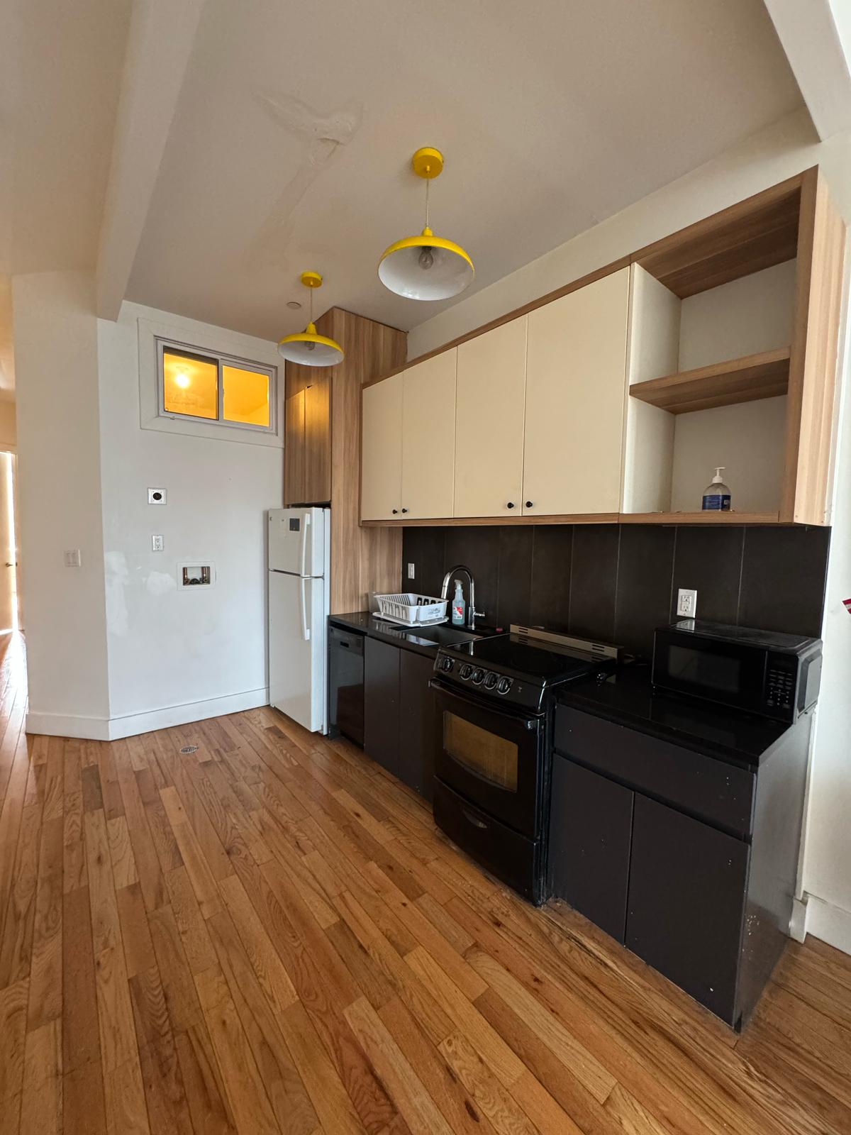 Private Room in Bedford-Stuyvesant, Brooklyn – Available July 2, 2025