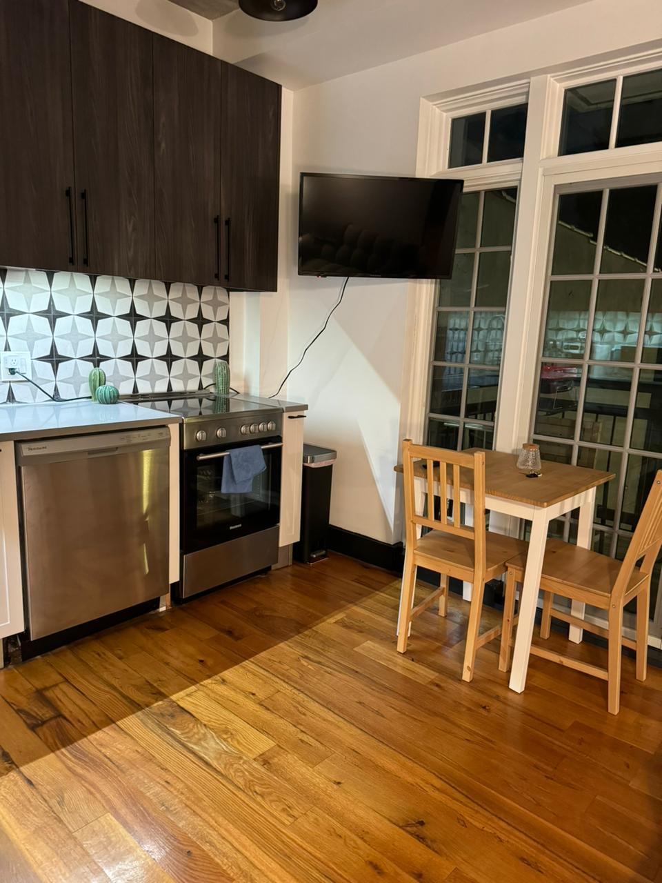 Furnished 1-Bedroom Apartment in Bushwick, Brooklyn – Near L/M Trains