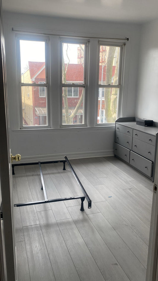 Spacious Room in Bensonhurst Brooklyn – Flexible Deposit & Natural Light