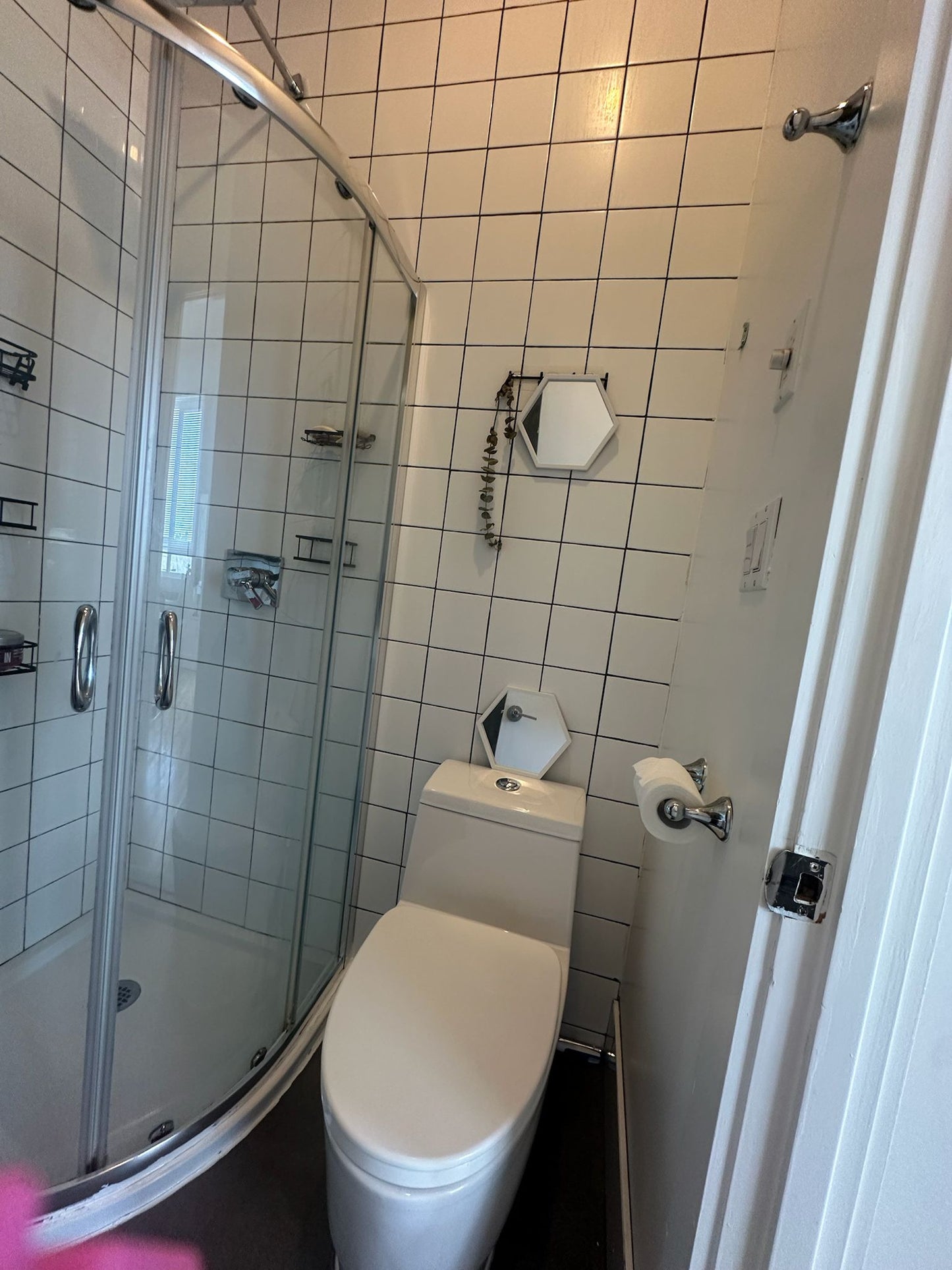Bright Furnished Room with Private Balcony in Bedford-Stuyvesant, Brooklyn – Near J/C Trains