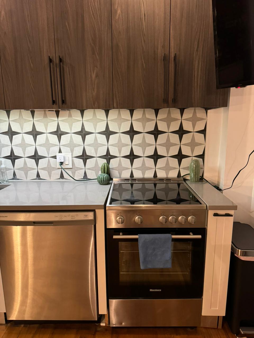 Furnished 1-Bedroom Apartment in Bushwick, Brooklyn – Near L/M Trains