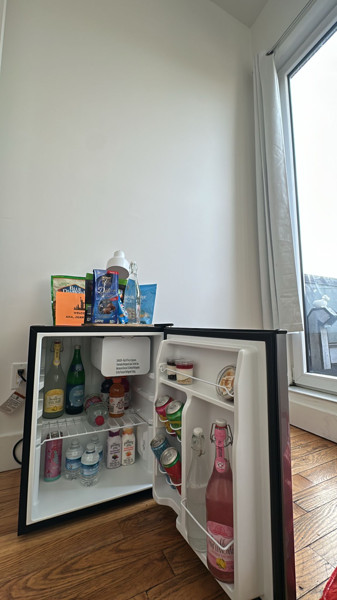Bright Furnished Room with Private Balcony in Bedford-Stuyvesant, Brooklyn – Near J/C Trains