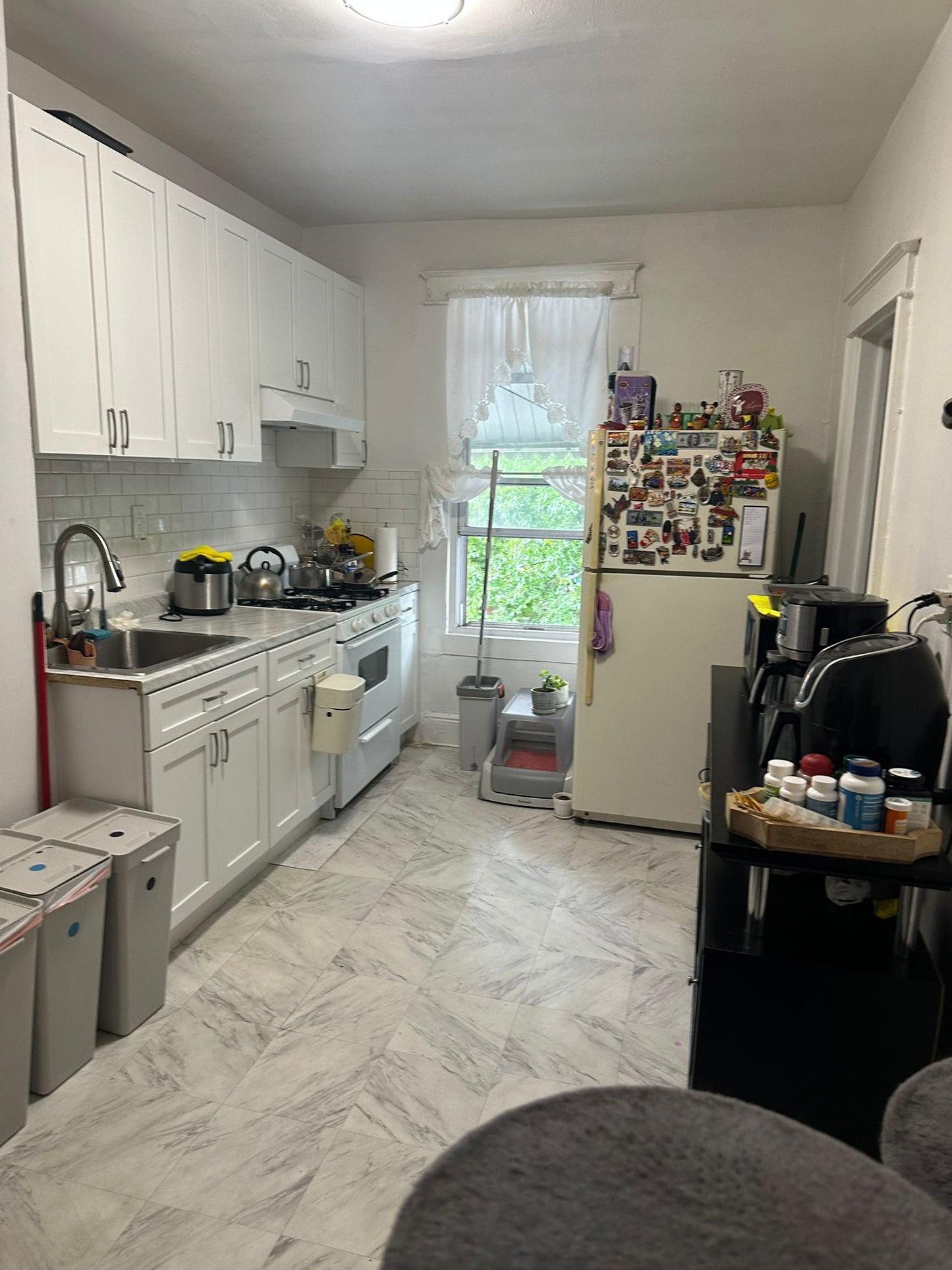 Furnished Room in Elmhurst Queens – Female-Only Home with Cats