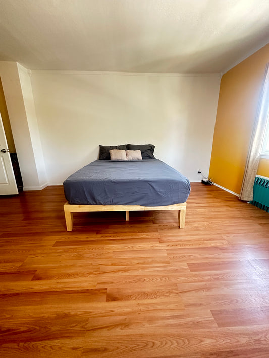 Spacious Semi-Furnished Room in Woodhaven, Queens – 7 Minutes from J Train