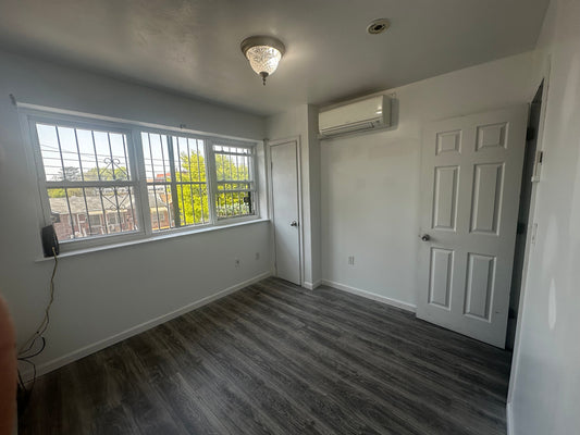 Bright Room in Elmhurst Queens – Female-Only Home