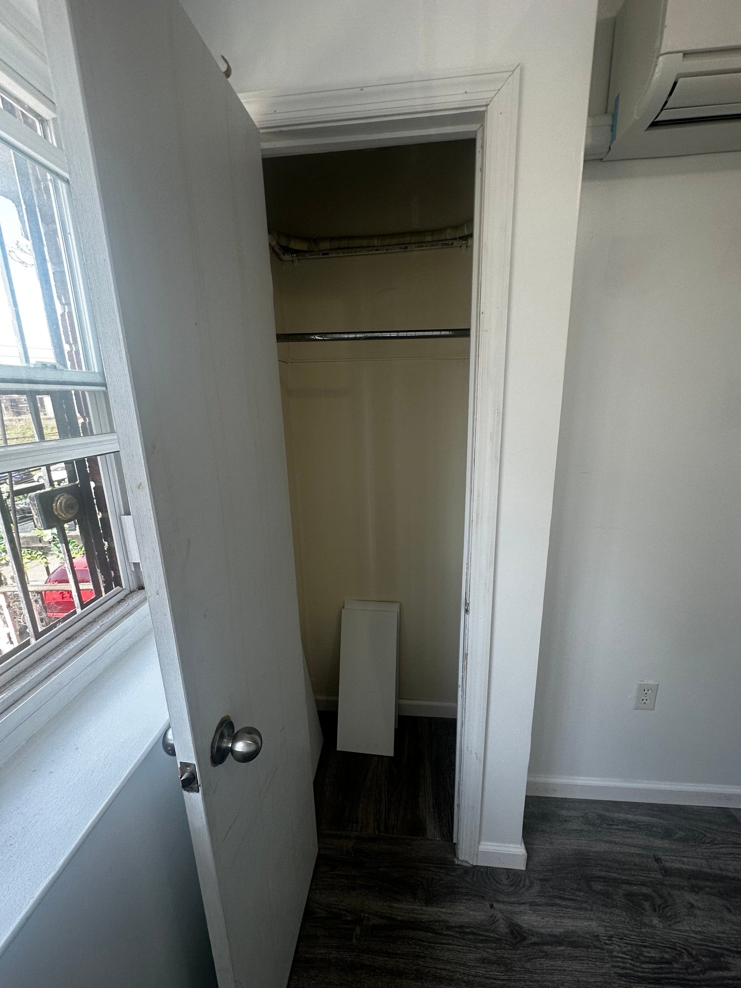 Bright Room in Elmhurst Queens – Female-Only Home