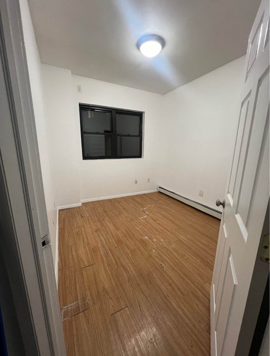Private Room in Sunnyside Queens – 3 Blocks from 7 Train