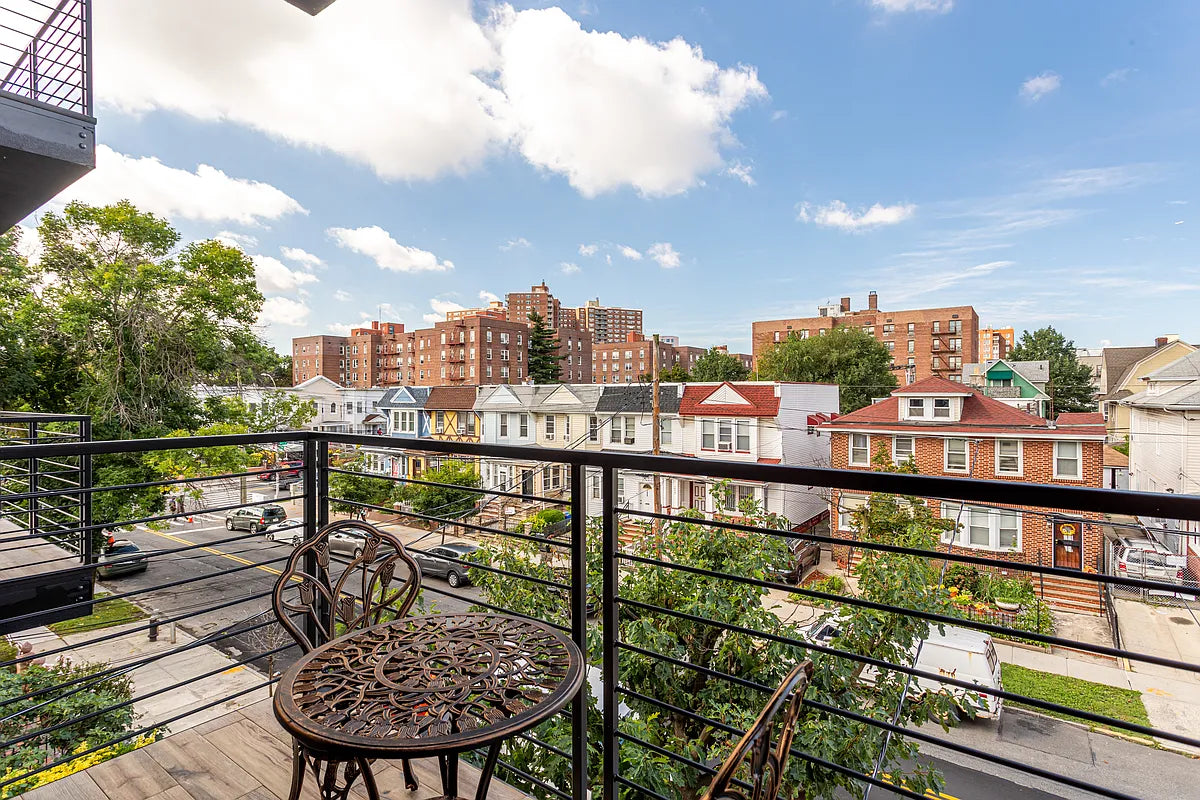Modern 1-Bedroom Apartment in Flatbush Brooklyn – Private Yard & Rooftop Access