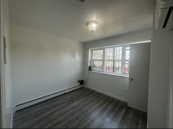 Bright Room in Elmhurst Queens – Female-Only Home