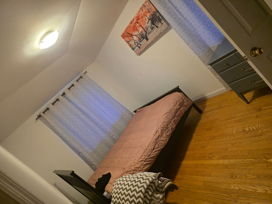 Partially Furnished Room in Queensboro Hill Queens – Quiet Family Home