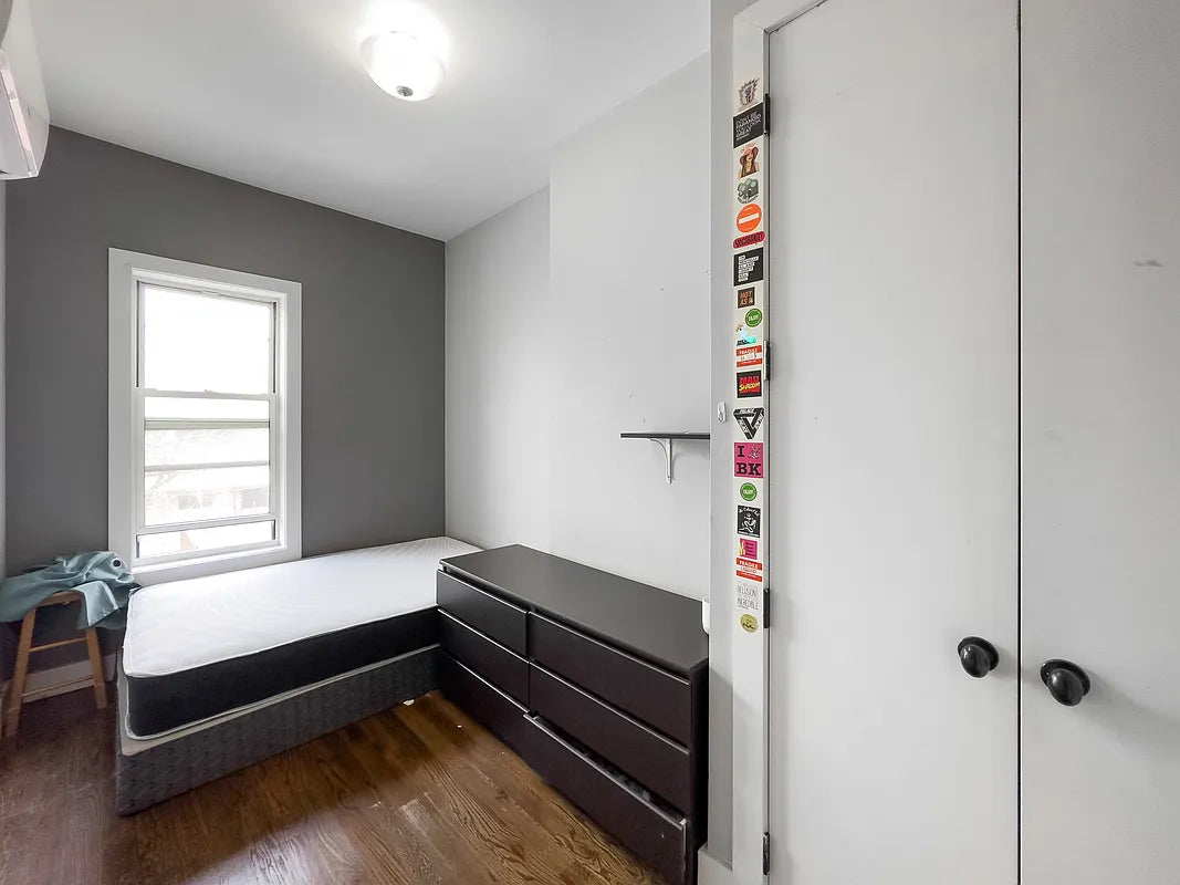 Modern 4-Bedroom Apartment in Crown Heights Brooklyn – Top Floor Unit